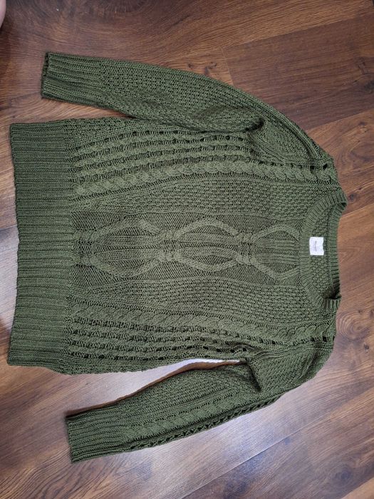 Zielony sweter khaki