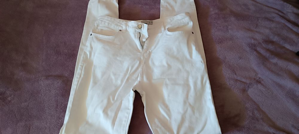 Conjunto calças e t-shirt