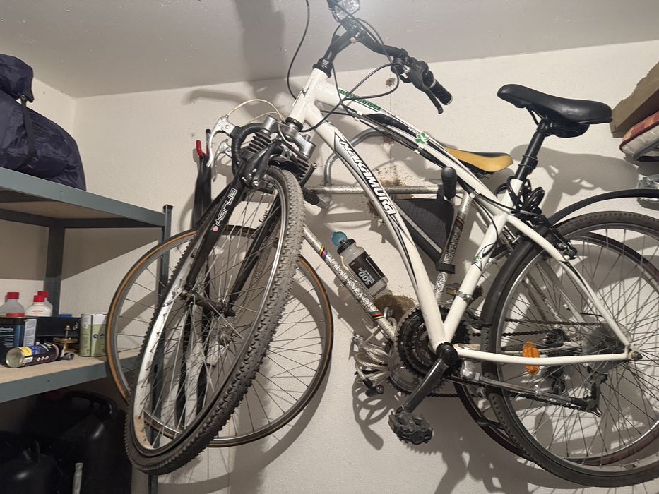 Vendo bicicleta de criança e adulto, pouco usada.