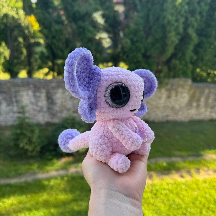 Monsterek na szydełku, maskotka handmade, amigurumi, 12 cm