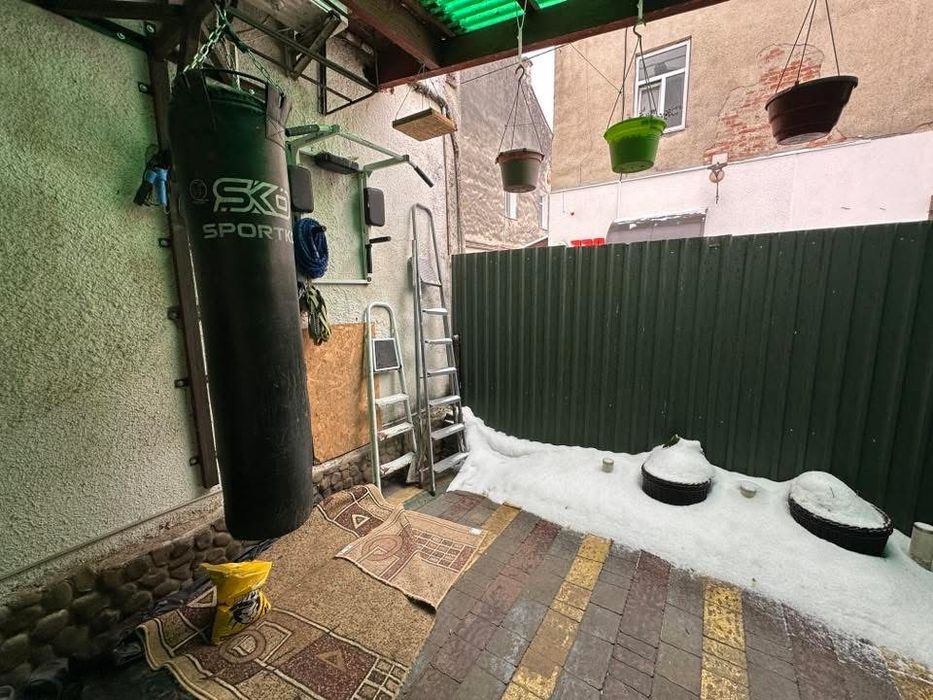 Продається 2-кімн. квартира в центрі м. Стрий.