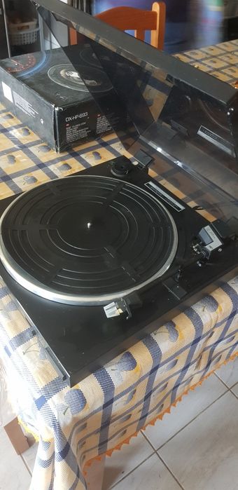 Aparilhagem pionner com gira discos, trabalha com rádio