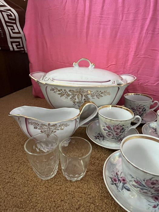 Сервіз, чашки, молочник