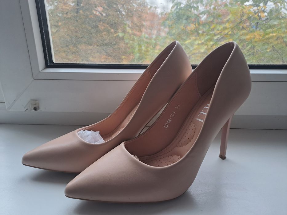 Жіночі туфлі на підборах, лодочки