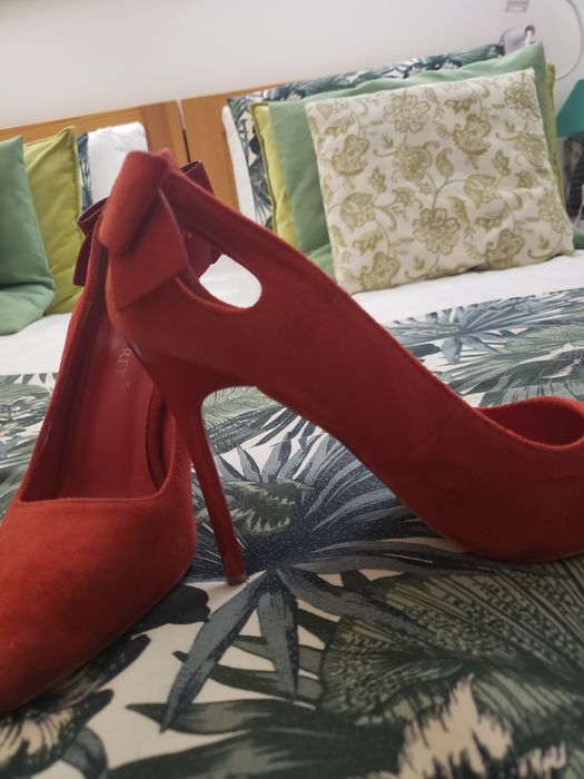 Sapato de tacão alto vermelho 37 em muito bom estado