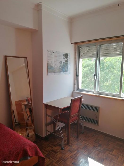 Quarto - localizado em Benfica Lisbon