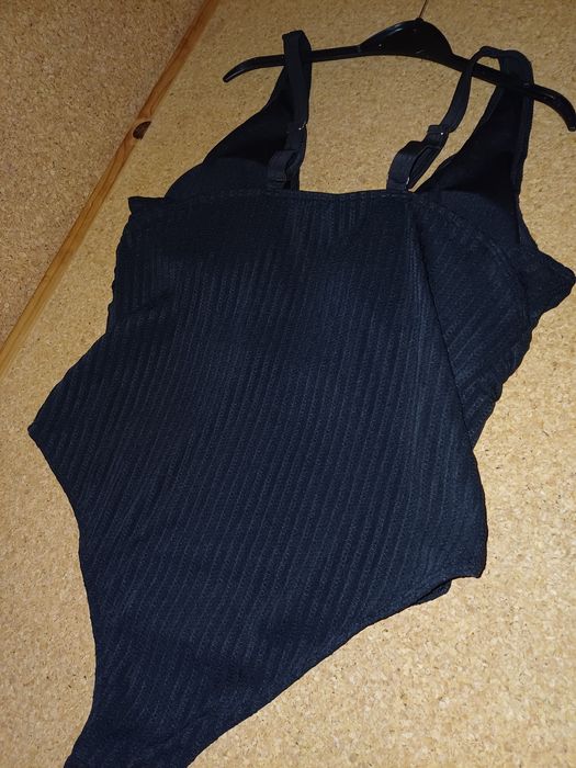 Fato de banho tamanho XL. Novo.
Preto.. 
Veste muito bem.