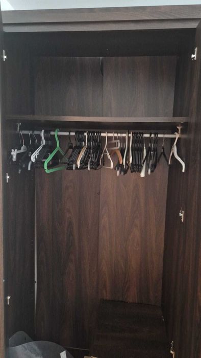 Szafa ,biurko i półka wisząca