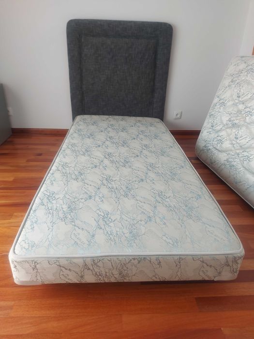Cama solteiro SOMMIER c/ cabeceira + mesinha cabeceira