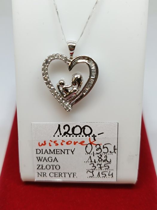 Złoty wisiorek Serce z diamentami, złoto próby 375