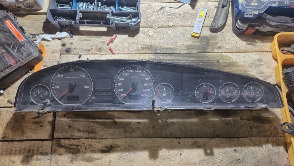 Licznik Audi A6C4 diesel