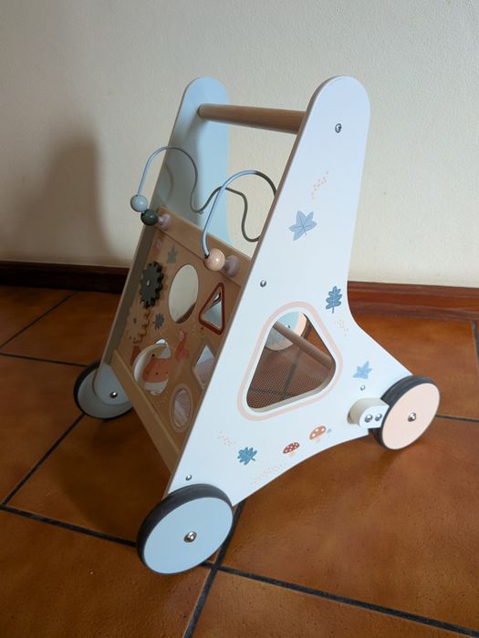 Carrinho/ andarilho para bebé