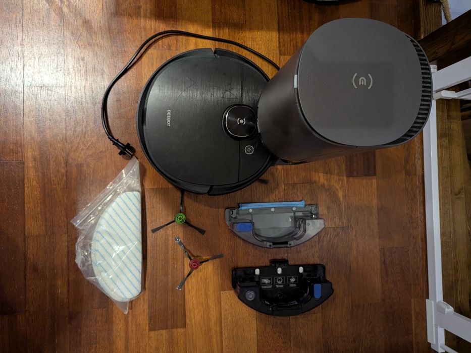 Robot odkurzacz Deebot T8 AIVI z stacja opóźniającą/dokującą