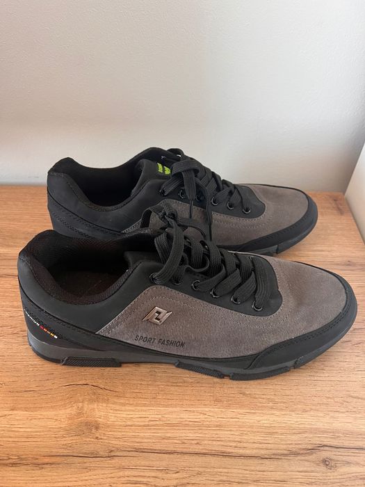 Nowe męskie buty 42