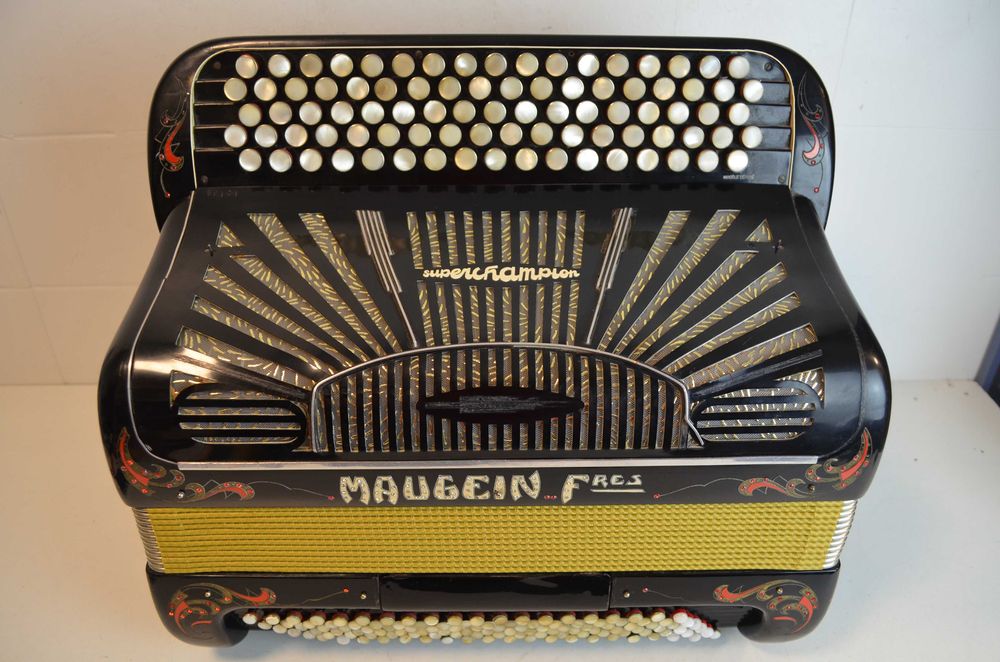 Acordeao maugein freres 4 voz. N 404