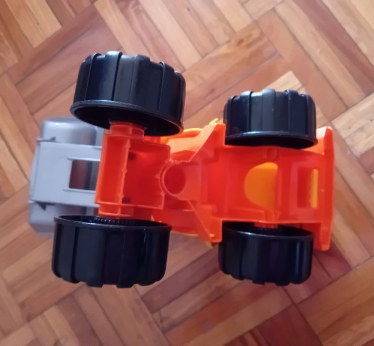 Trator semi-novo praia