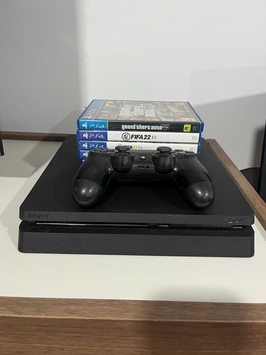 PS4 1TB com 1 comando e 5 jogos