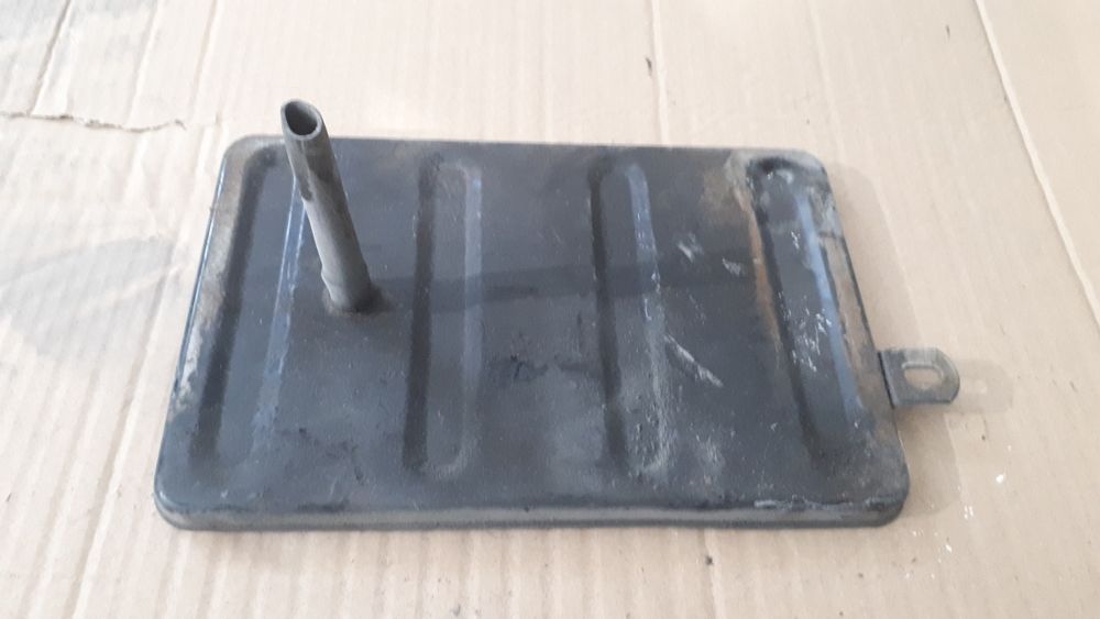 Tampa base da bateria Peugeot 504