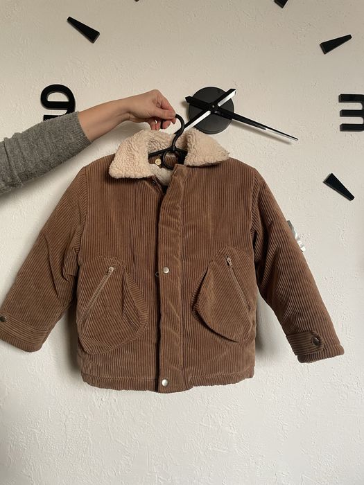 Теплая вельветовая десткая курточка 8 лет