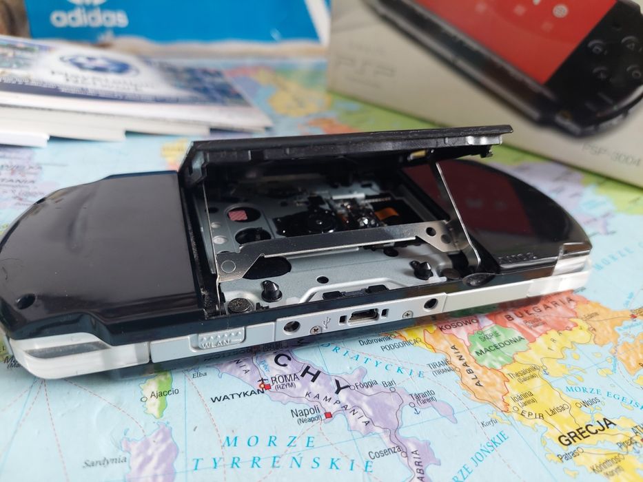 Konsola sony psp 3004 slim piano black zestaw 32gb 100 gier