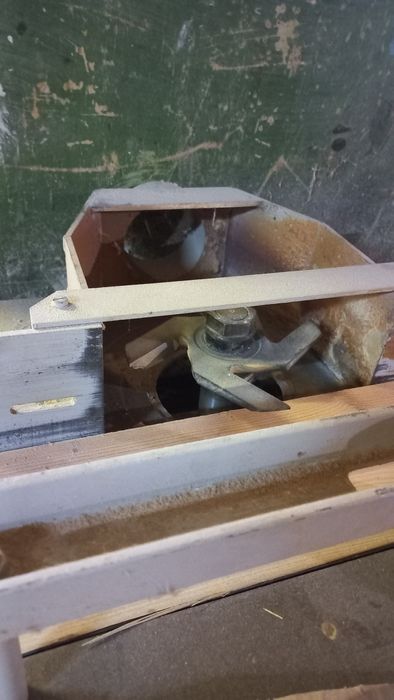 Станок вертикально-фрезерний по дереву з кареткою