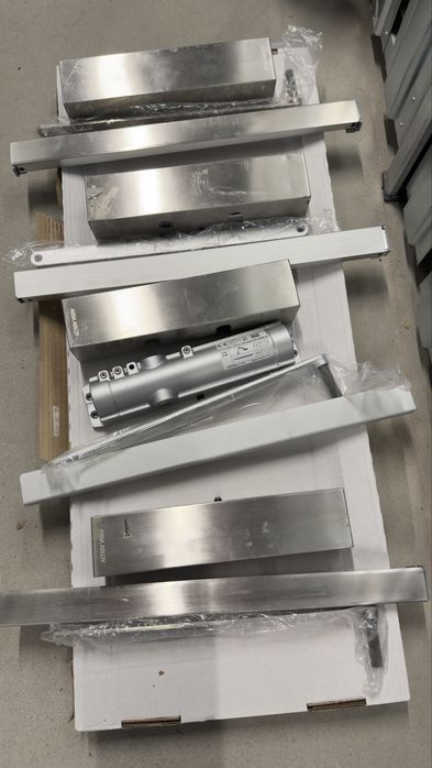 Samozamykacze szynowe Assa Abloy DC240/DC340