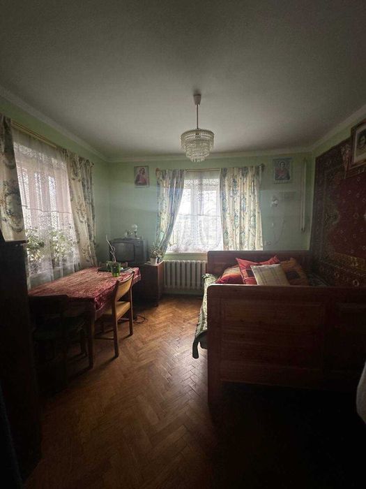 Власник.Продам будинок в центрі монастириська біля школи жилий стан