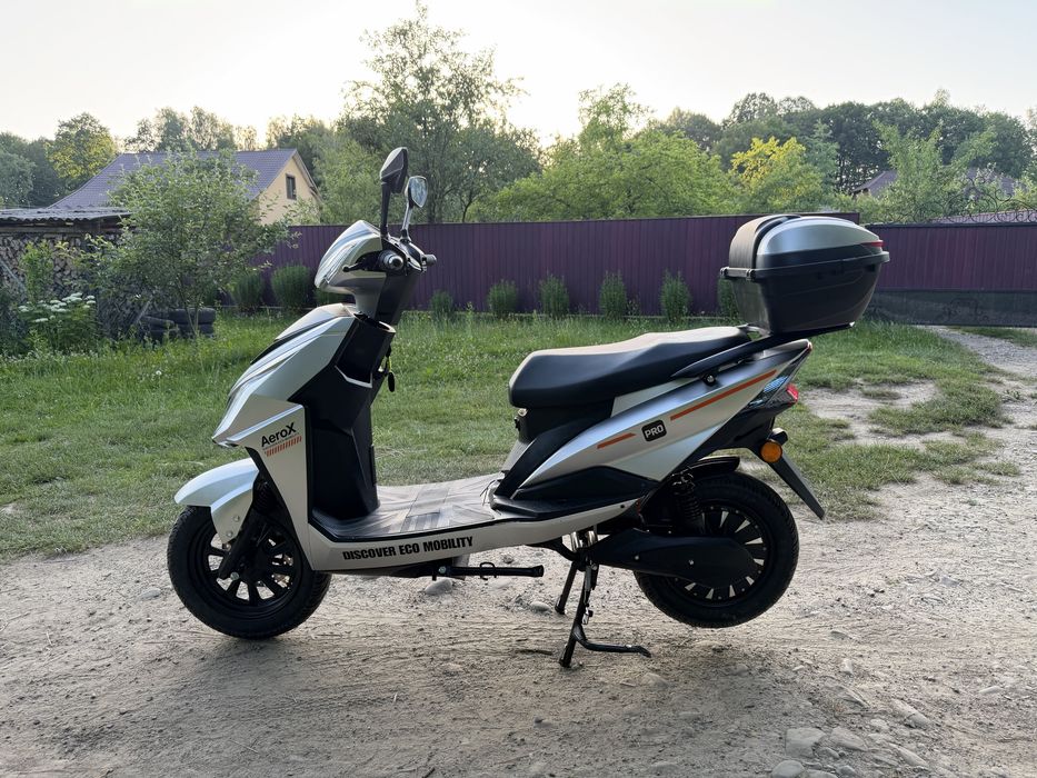 Електроскутер AeroX 1500w 72w21A Літій Залізо Фосфат