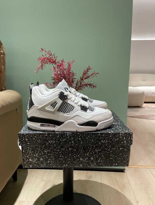 Air Jordan 4 Retro Military Black R.38