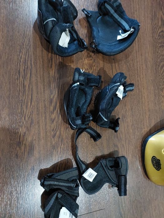Capacete criança joelheiras, luvas e cotoveleiras XS