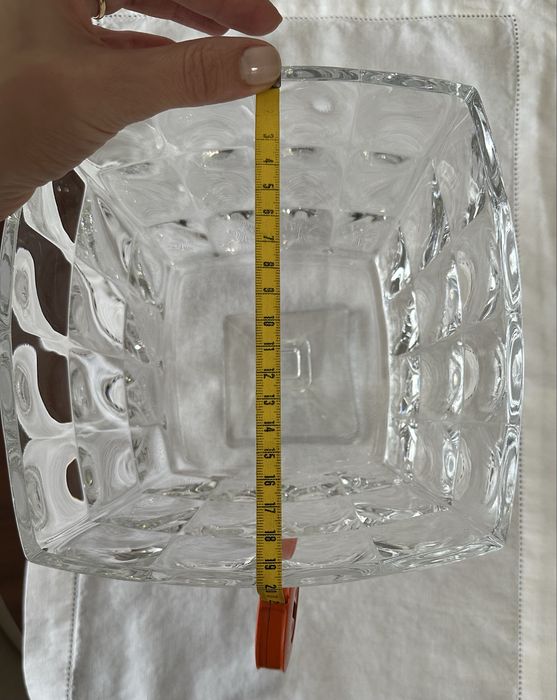 Taça com pé, quadrada, produzida com o melhor vidro. 20cms lado. Novo