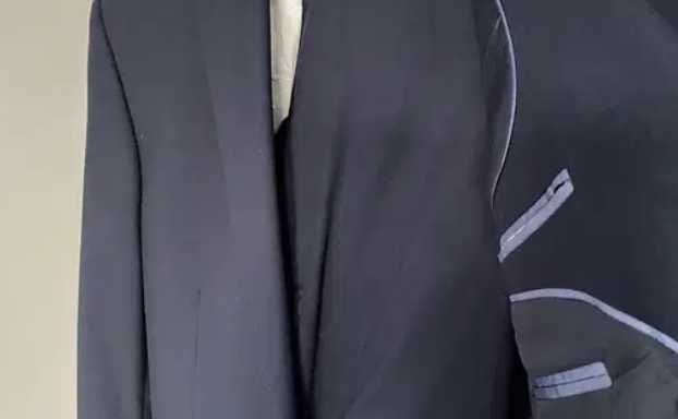 Garnitur ze spodniami firmy Vestito Granatowy