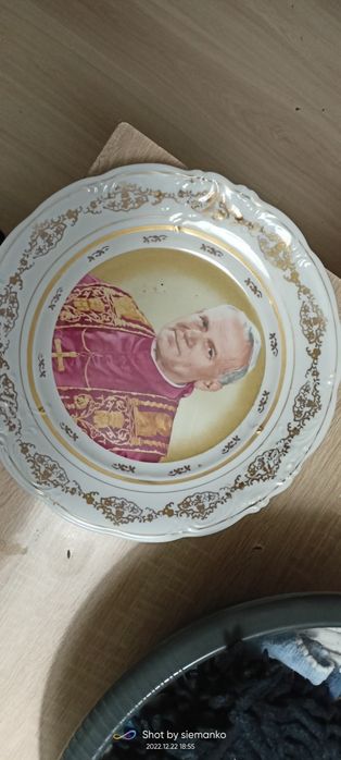 Ozdobny talerz z grawerem Jana Pawła