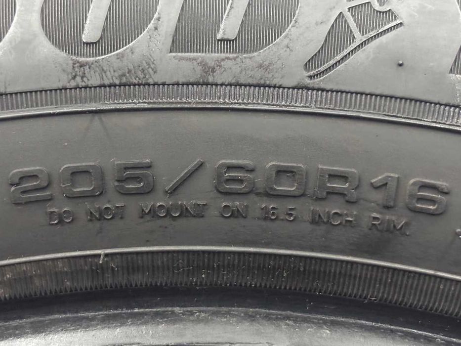 205/60/16 92H Goodyear UltraGrip  opona używana zimowa DOT 2020