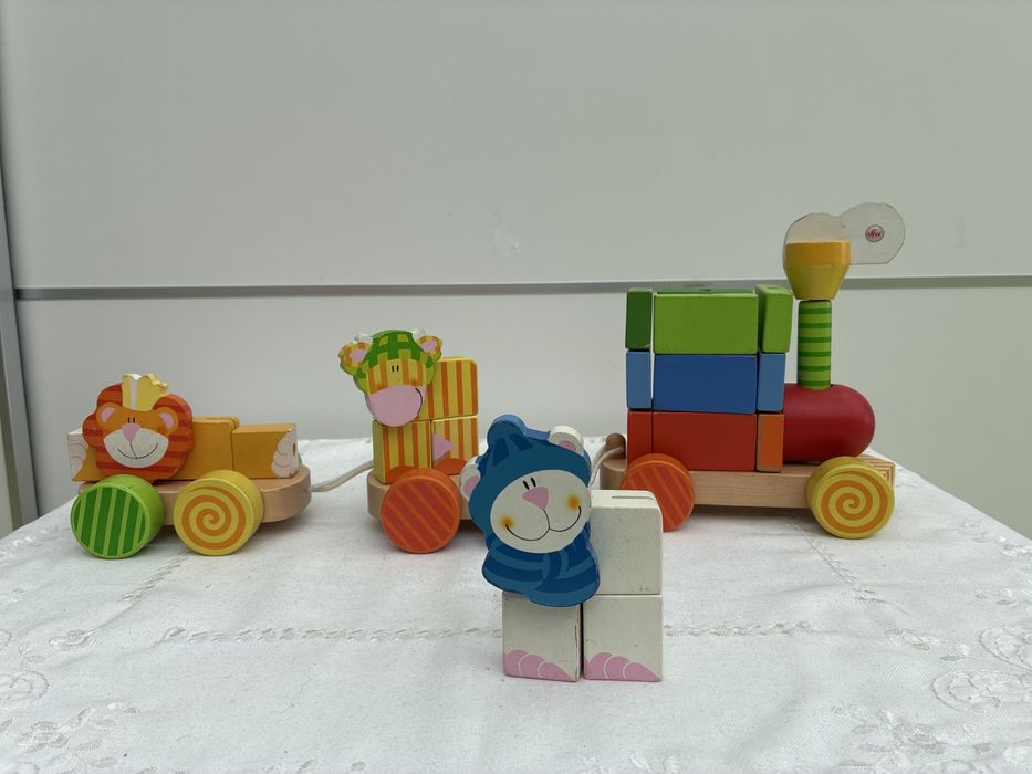 Brinquedos educativos Montessori Puzzle Comboio Cubos