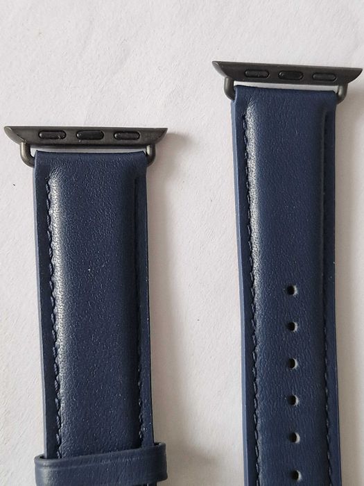 Granatowy skórzany pasek do smartwatch.