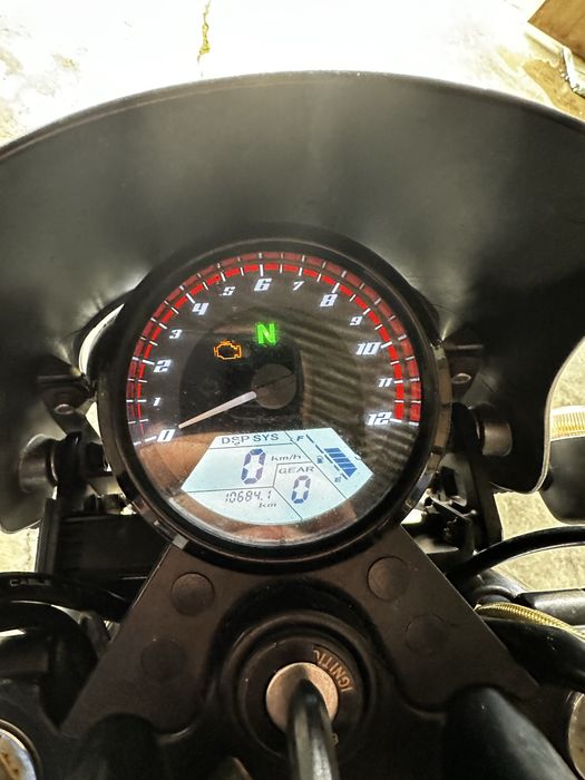 Moto 125cc marca UM scrambler X