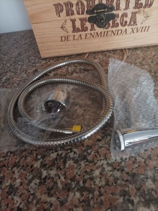 Vendo chuveiro de casa de banho novo