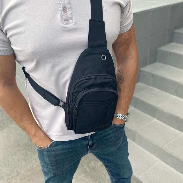 Чоловіча нагрудна сумка - слінг бананка через плече