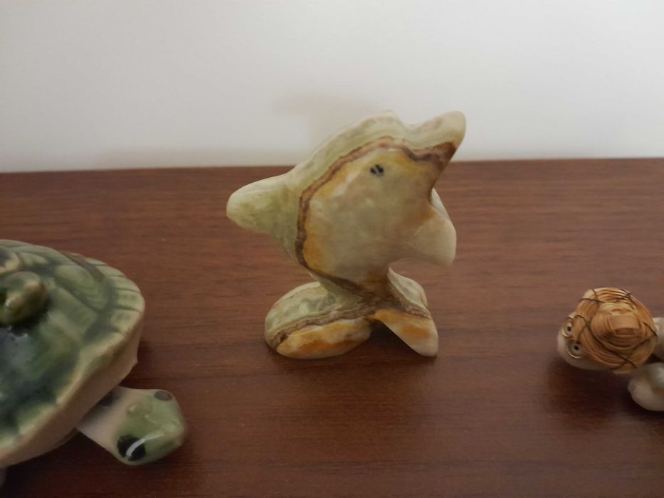 Сувениры разные (черепашки, дельфин)