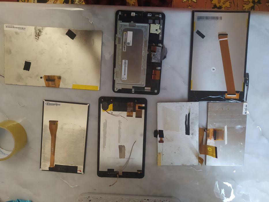 Дисплеи с телефона и планшеты  одним лотом