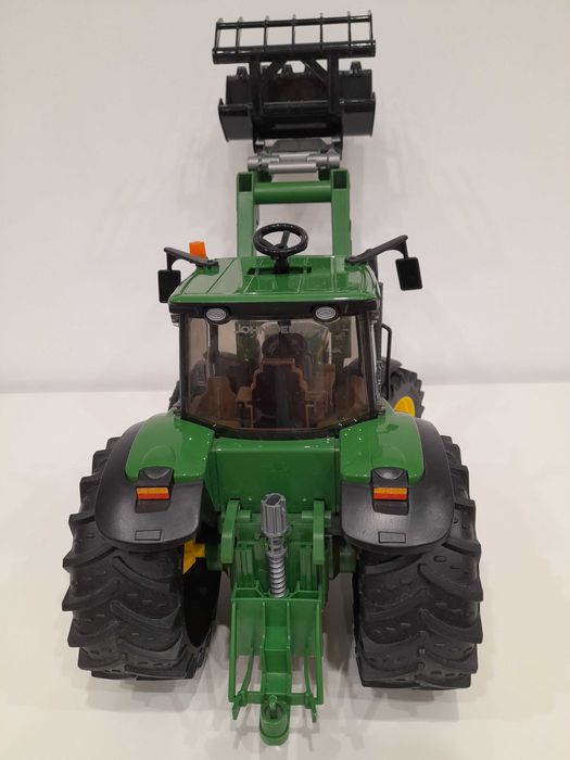 Zestaw Bruder duży Traktor John Deer z ładowaczem + przyczepa Fliegl