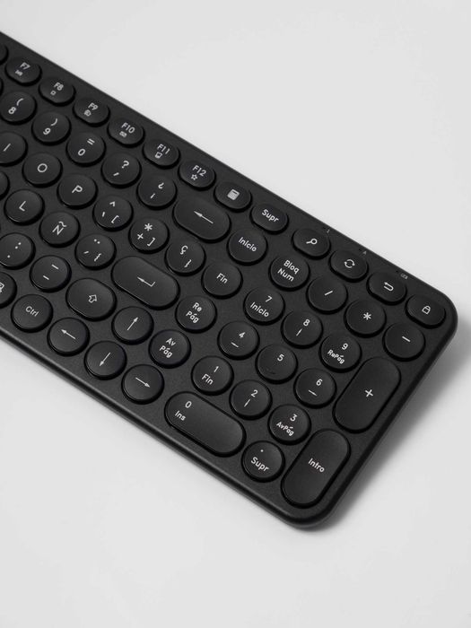 Spanish Keyboard with Mouse; Wireless.428962692381419523