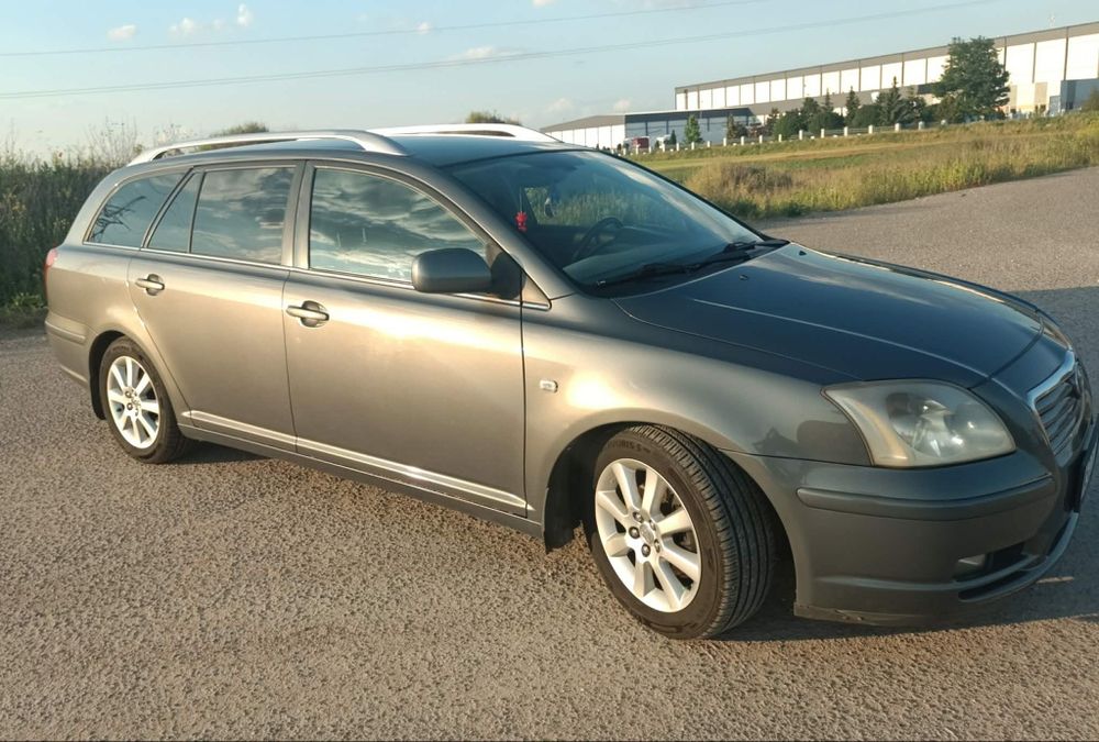 Toyota Avensis t25.