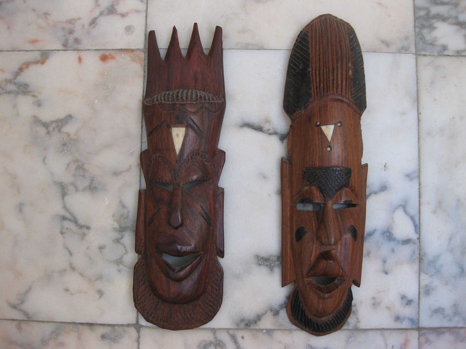 Máscaras muito bonitas em madeira