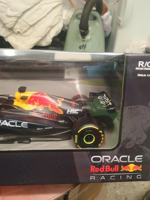 Auto zdalnie sterowane Red Bull racing Oracle rb18 nowe