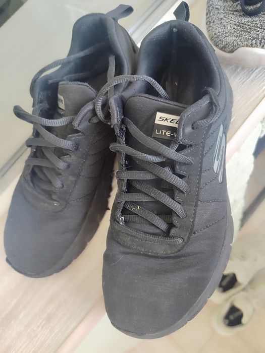 кросівки skechers та fila