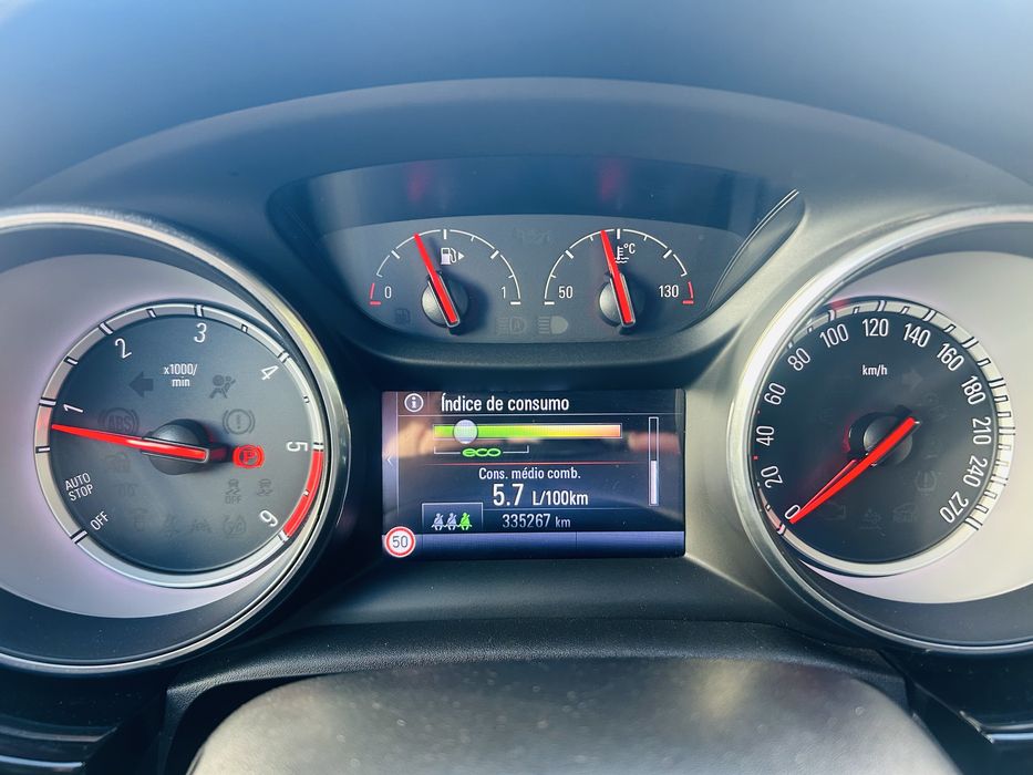 Opel Astra 1.6 CDTI modelo Excellence - Muito estimada