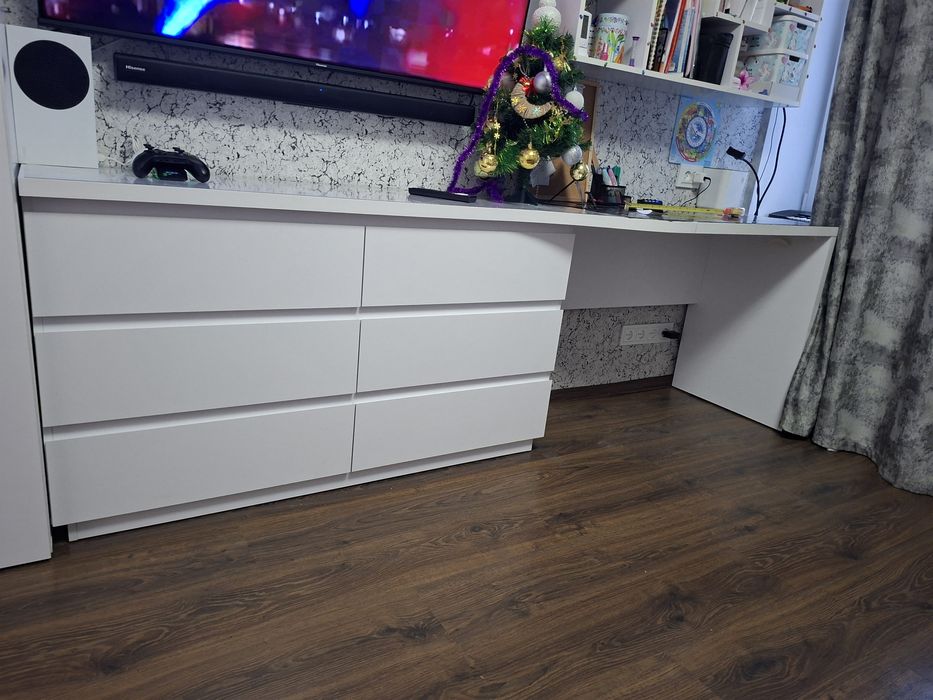 Комод + стіл (робоча зона)