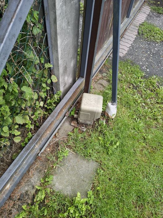 Sprzedam bramę przesuwną i furtkę
